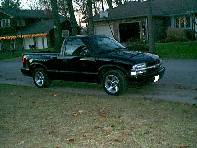 2002  Chevrolet S10 Pickup Reg Cab, Step side, 2wd picture, mods, upgrades